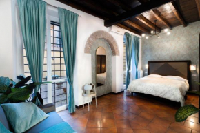 Peaceful Trevi Fountain courtyard apartment